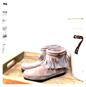 Size 8 Minnetonka Gray Fringe Booties